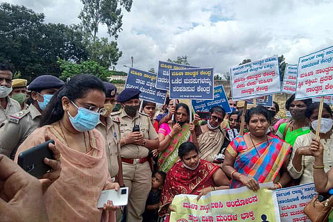 Protesters meet Anuradha, Director of the Department of Women and Child