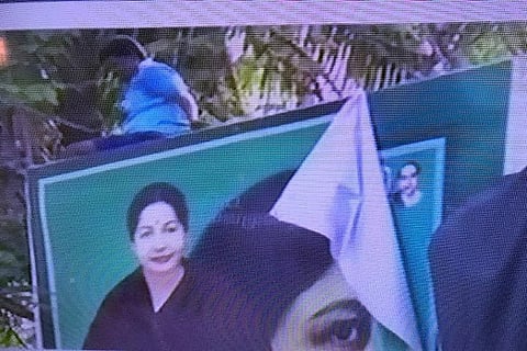 Sasikala banners pulled down at AIADMK HQ: Is it the end of Mannargudi control?