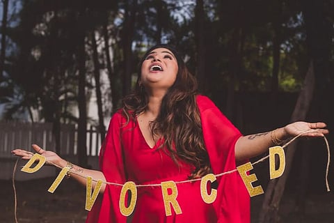It’s ok to leave a bad marriage: Mullum Malarum actor Shalini posts divorce photoshoot