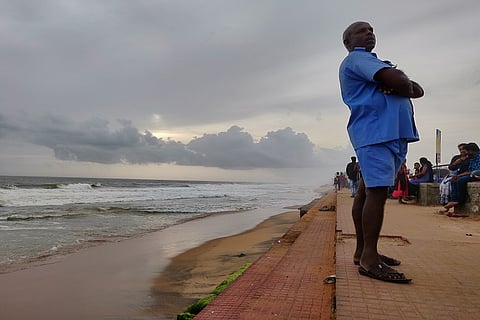 Entry prohibited to Tvm’s Shanghumugham beach for 7 days due to coastal erosion