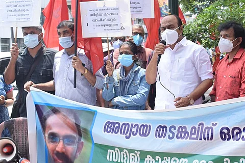 Journalists and Opposition Leader VD Satheesan during the protest