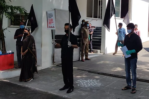 As TASMAC shops open in TN, Opposition stages black flag protests from home