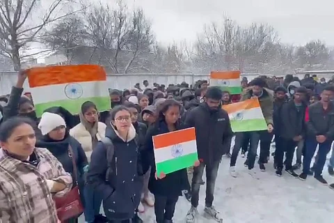 Hundreds of Indian students await rescue from Sumy, melting snow to drink water