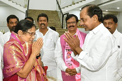 Surabhi Vani Devi greeting CM KCR