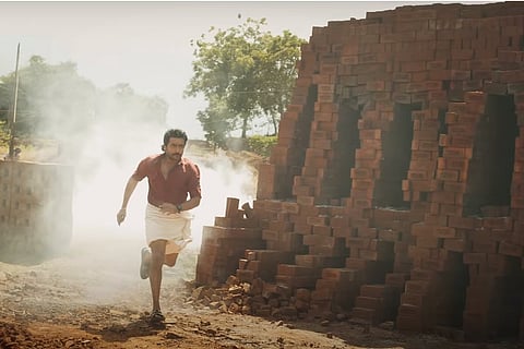 Still of Suriya running in the teaser of Etharkkum Thuninthavan