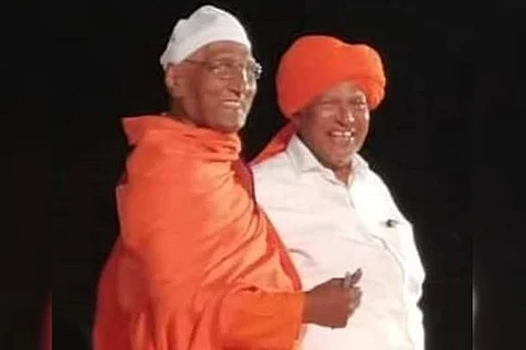 'Wearing topi won't make me Muslim’: Swami Agnivesh exchanges turban with IUML leader
