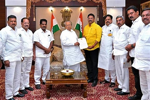 TDP meets Andhra Governor over Naidu's detention at Vizag airport