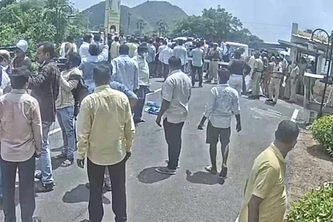 Screenshot of the CCTV video where YSRCP supporters are seen gathering outside Chandrababu Naidu's residence