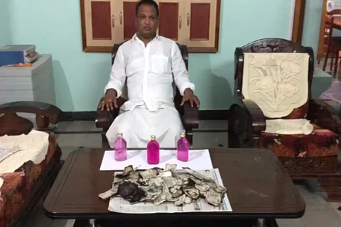 Telangana man burns Rs 5 lakh bribe money as officials knock on his door