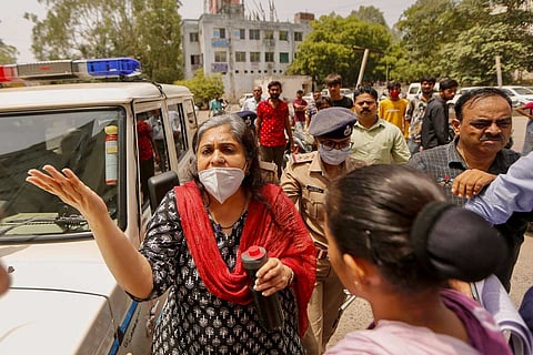 Crime branch officials produce Teesta Setalvad at a court in Ahmedabad
