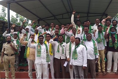 Tudum Debba members raising slogans agains the Dalit Girijana Dandora at a meeting in Adilabad