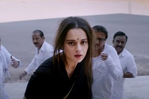 Kangana Ranaut as Jayalalithaa in Thalaivi trailer wearing a torn black saree