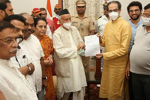 Uddhav Thackeray submitting his resignation