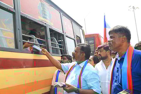 MP and VCK President Thol Thirumavalavan distributes Manusmriti in Koyembedu Market