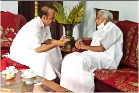 Kerala opposition leader VD Satheesan and former Congress Chief Minister Oommen Chandy sitting close to each other