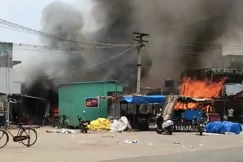 Cracker shop burning in Vellore