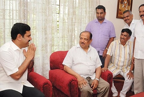 Former DGP and Cong leader Revannasiddaiah miffed with K'taka CM, holds talks with BJP