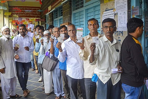 People voting
