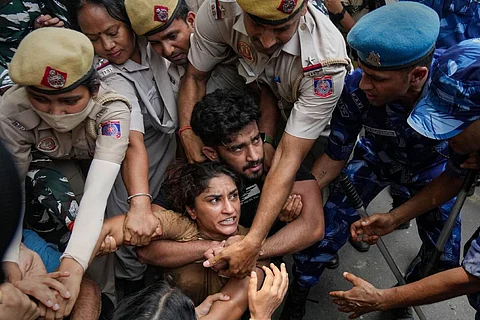 Wrestlers being manhandled by Delhi cops