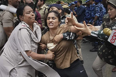Vinesh Phogat being manhandled by the police