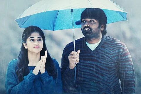 A still from Yaadhum Oorey Yaavarum Kelir