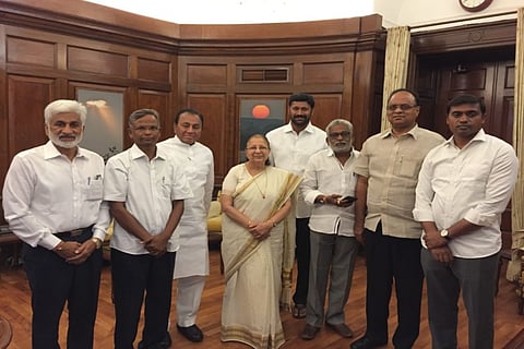 YSRCP MPs meet Lok Sabha Speaker, reiterate intention to resign