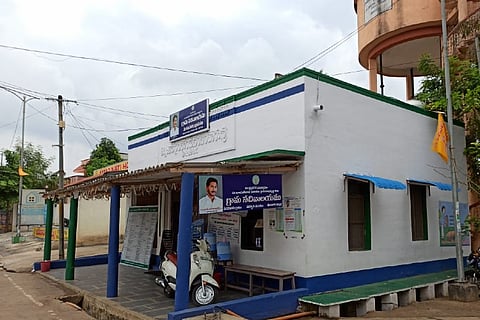 Andhra HC directs govt to remove YSRCP flag colours from govt buildings in 10 days