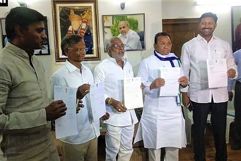 LS Speaker calls YSRCP leaders for meeting: 'Won’t go back on resignations,' say MPs