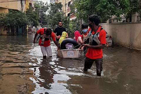 SDIF volunteers and Yacht Club members rescuing residents in Hyderabad