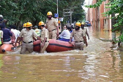 Residents being evacuated by NDRF team