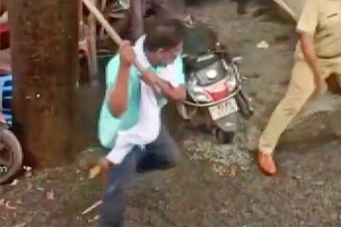 Man arrives in police station with pitbull, threatens cops with a spade