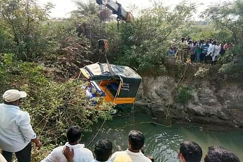 Eleven people, including six children, die as auto falls into open well in Telangana