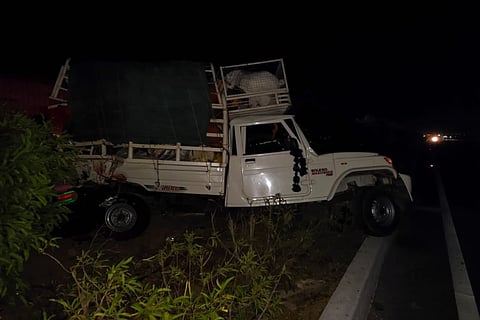Truck with 30 migrants going home in lockdown meets with accident in Telangana, 5 dead