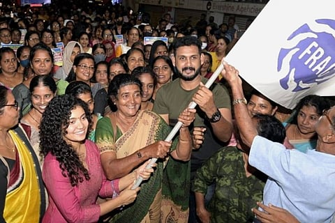 Actors Anna Ben, Pauly Valsan and Kailash flag off the Vypeen night walk