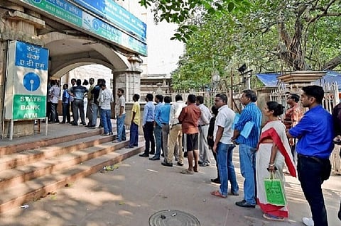 Demonetisation: Cash withdrawal limits likely to stay in place after December 30