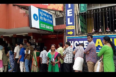 Amidst long queues and crowded banks, two people die in Kerala