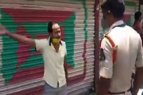 Watch: Migrant auto driver in Hyderabad alleges assault by cops, damages own vehicle