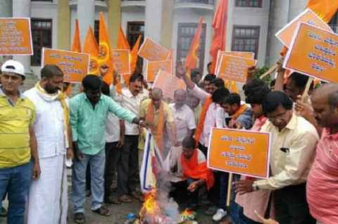 ‘It is every Indian’s duty’: VHP and Bajrang Dal activists burn Chinese goods in Bengaluru