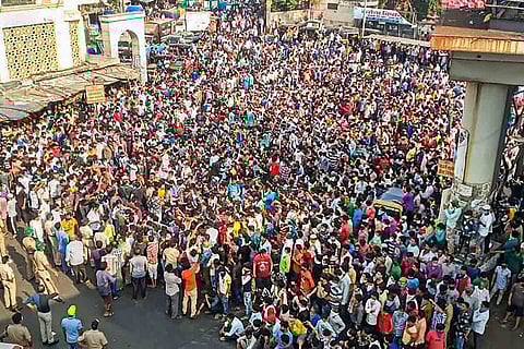 Labour activist, journalist booked for rumours that led Bandra migrant workers' gathering