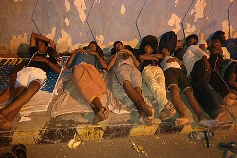 With no accommodation, over 1,000 army hopefuls camp out on Coimbatore streets