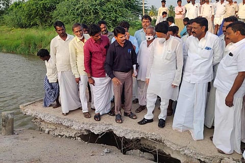 Raja Venkatappa Naik inspecting bridge
