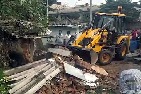 Bengaluru residents resist demolition of houses on Bellandur lake buffer zone