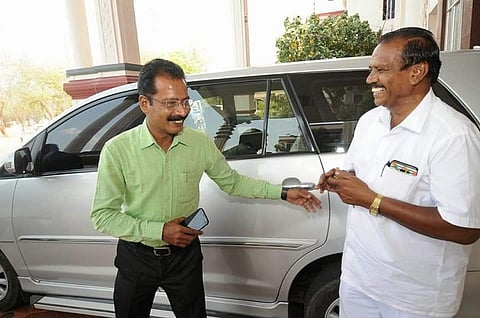 In thoughtful gesture, TN collector takes the wheel to drop driver on his last day