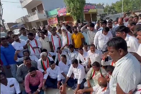 Congress protests attack on convoy by BJP workers in Munugode