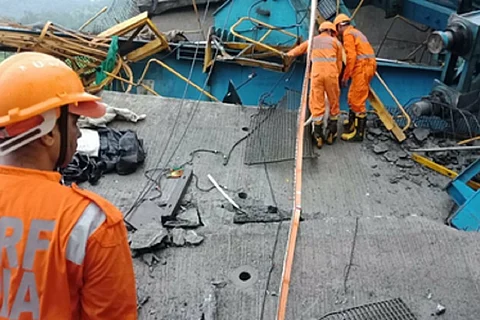 15 killed as crane crashes on girder in Maharashtra CM's home district