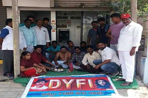 ‘Demonetisation ruined many lives’: Protestors perform last rites of ATMs in Telangana