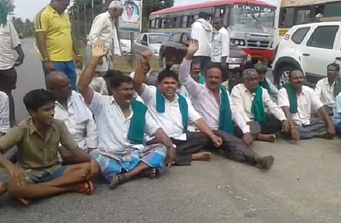 Cauvery protests break out, K'taka farmers block Bengaluru-Mysuru highway