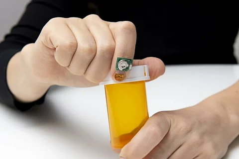 This fingernail sensor developed by IBM uses Artificial Intelligence to monitor health