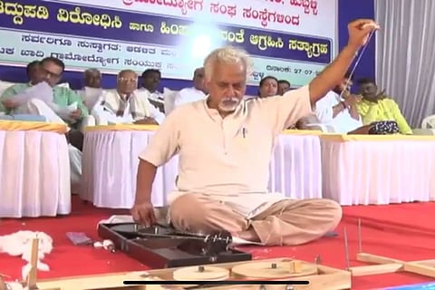 A man spinning khadi during the protest