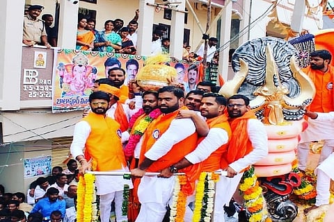 Hyderabad's Balapur Ganesh laddu auctioned for Rs 17.6 lakh